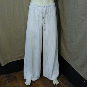 FINAL PRICE Chico's White Crochet Cover Up Pants Size 1
